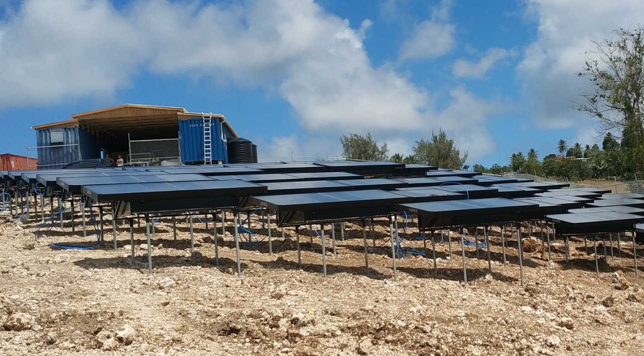 usine d'eau atmosphérique panneaux solaires
