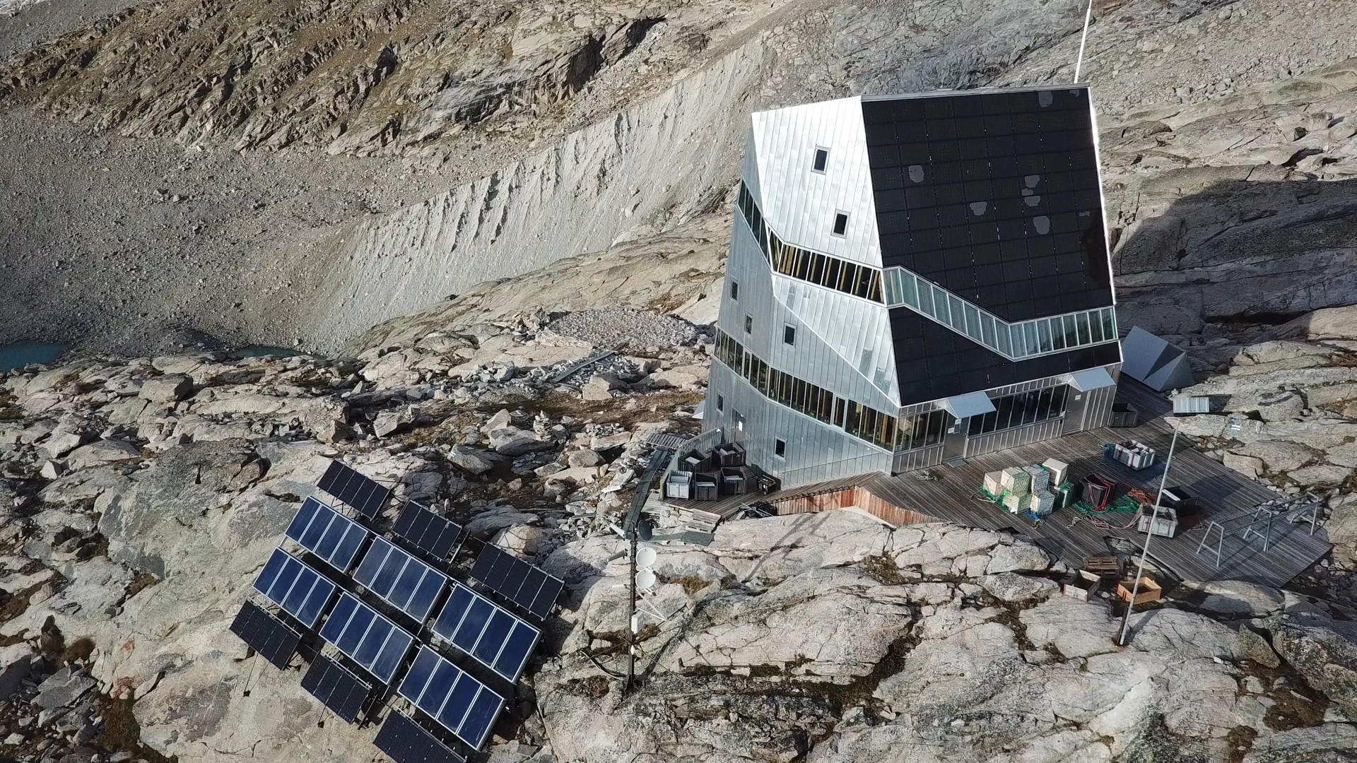 The Monte Rossa hut, solar and thermal panels