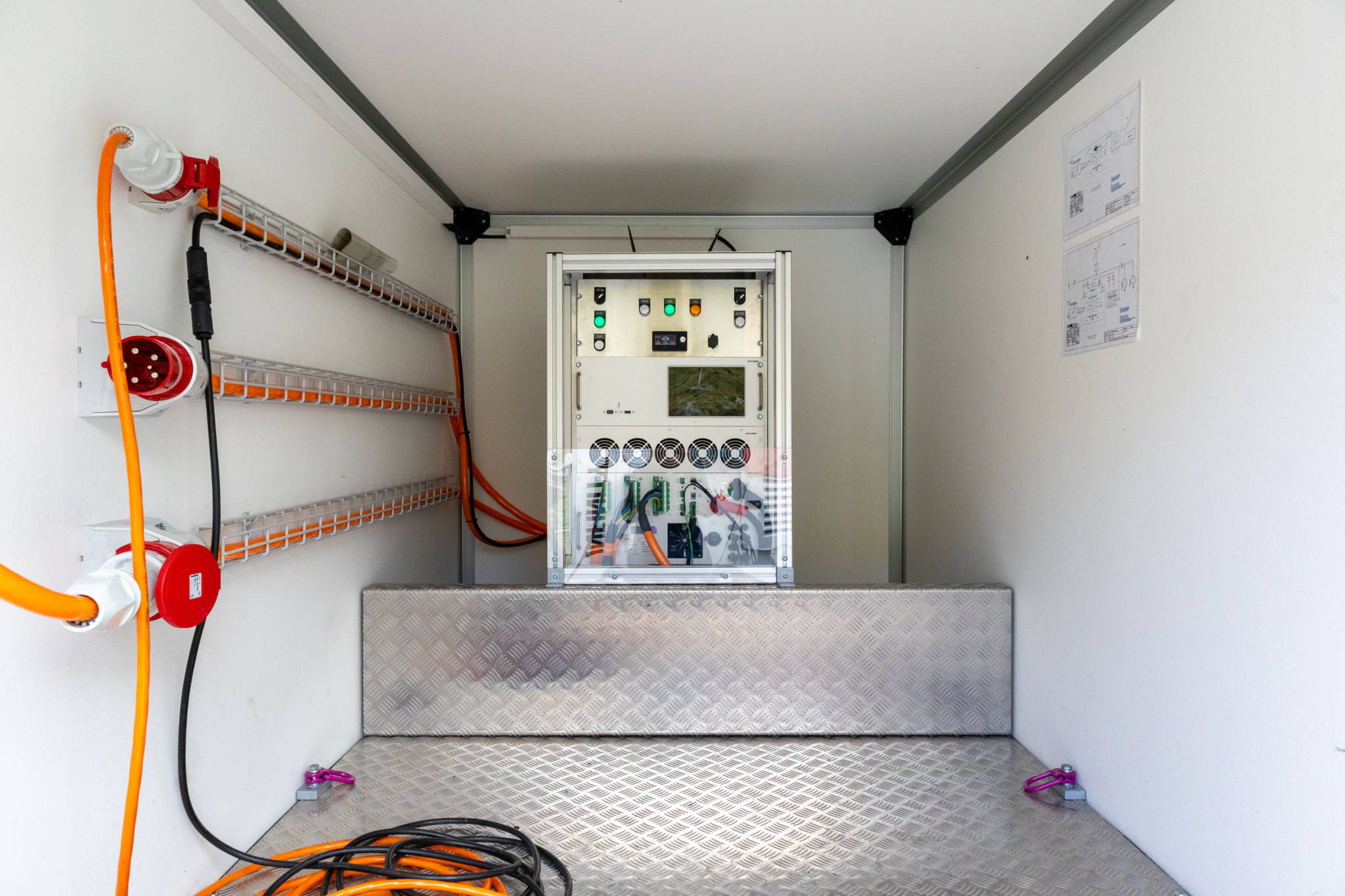 next3 rack inverter-charger in the energy trailer - Orzival