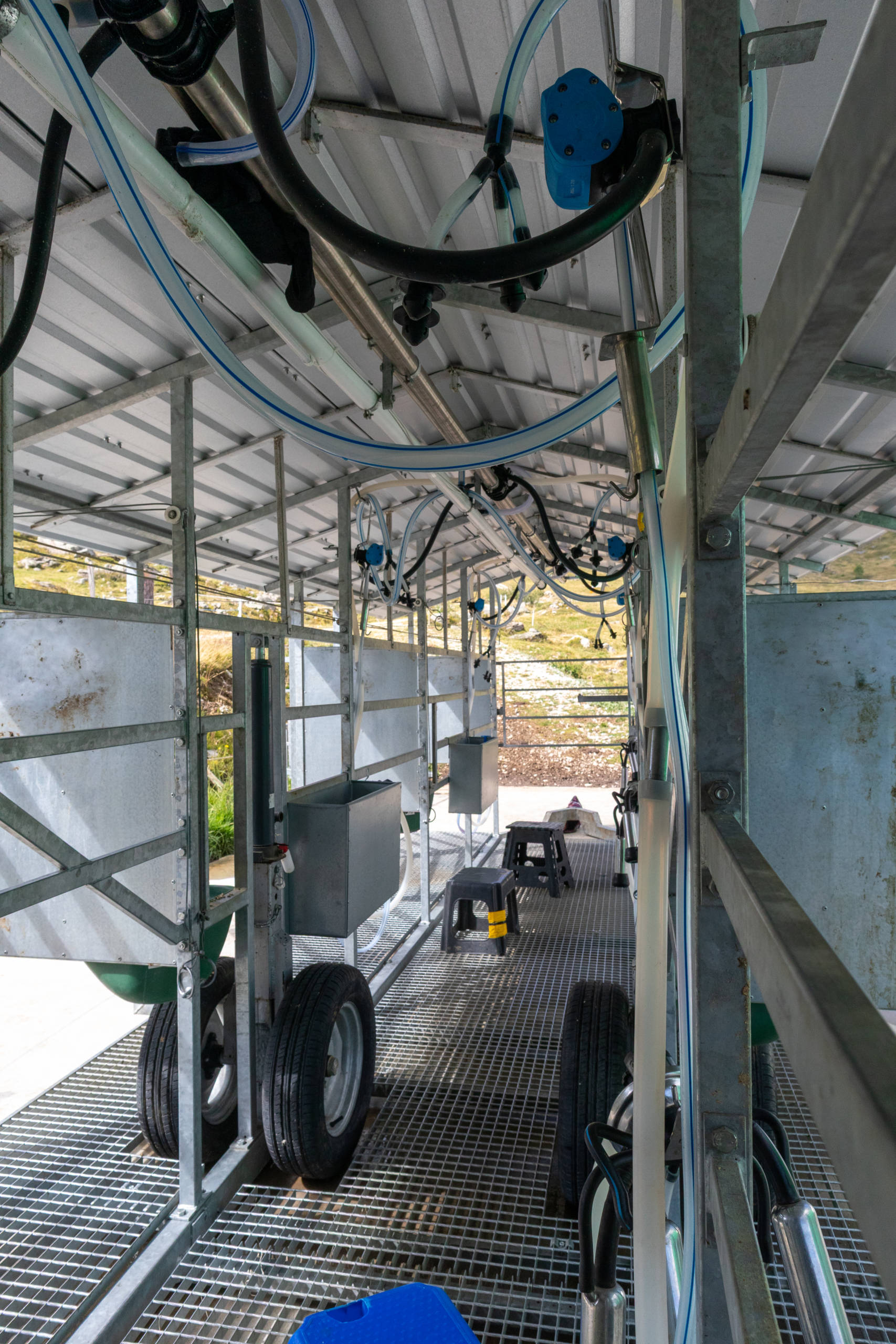 Mobile milking system at the Orzival Alpage