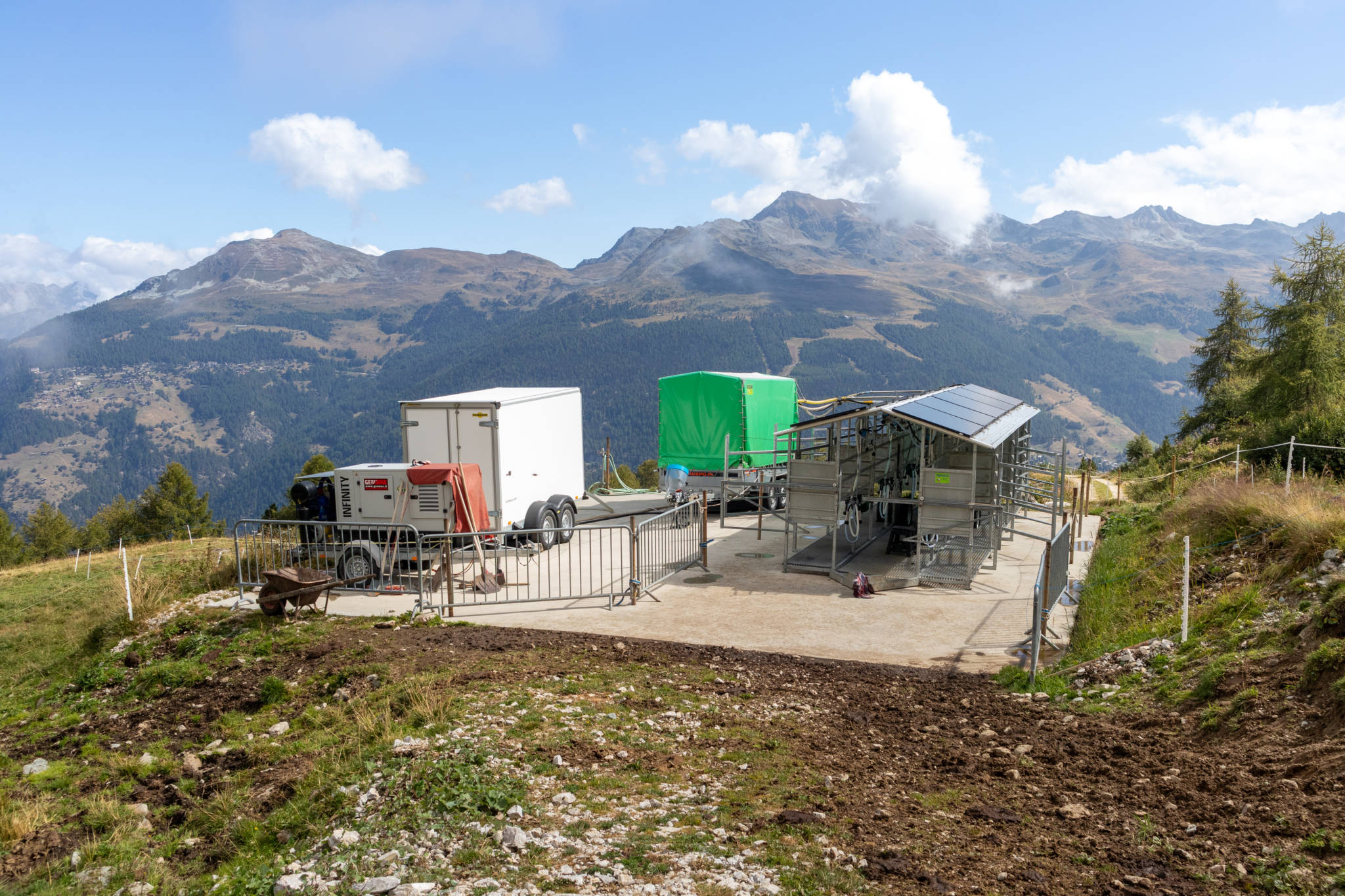 Mobile milking system at the Orzival Alpage